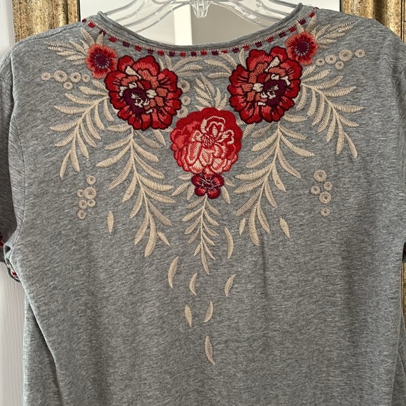 Johnny Was Swing Top with Raw Edge Detail - Picture 5 of 7